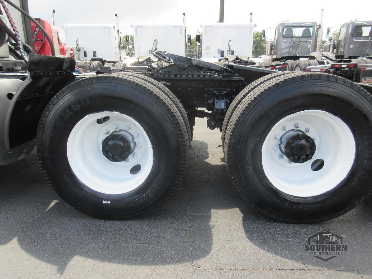 Used 2014 MACK PINNACLE CXU613