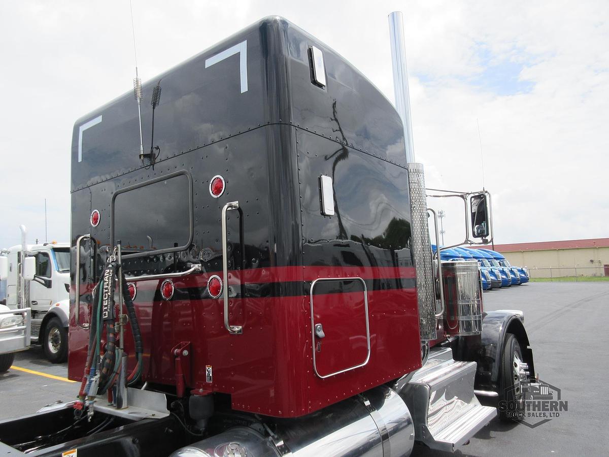 Used 2023 PETERBILT 389