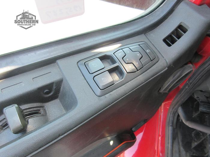 Used 2020 VOLVO VNR64T300