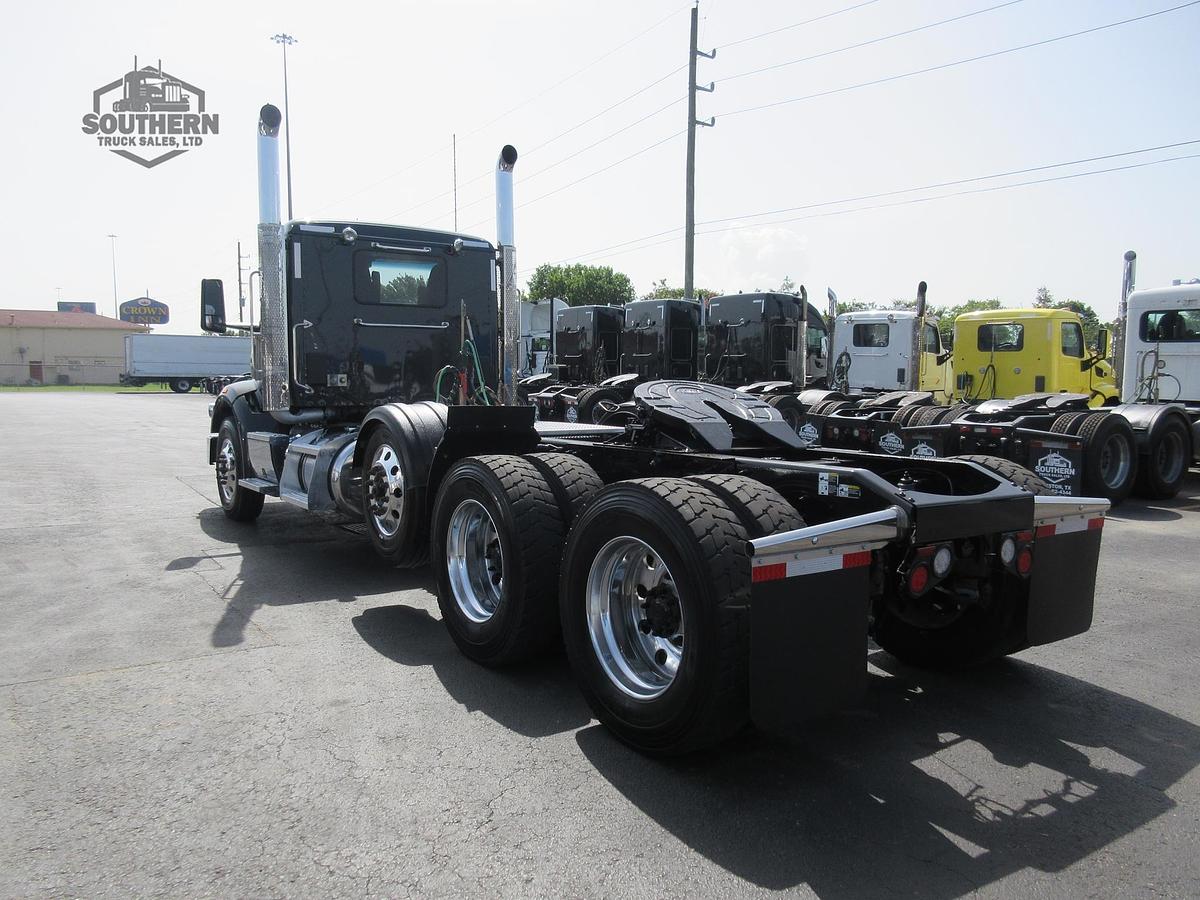 Used 2025 PETERBILT 567