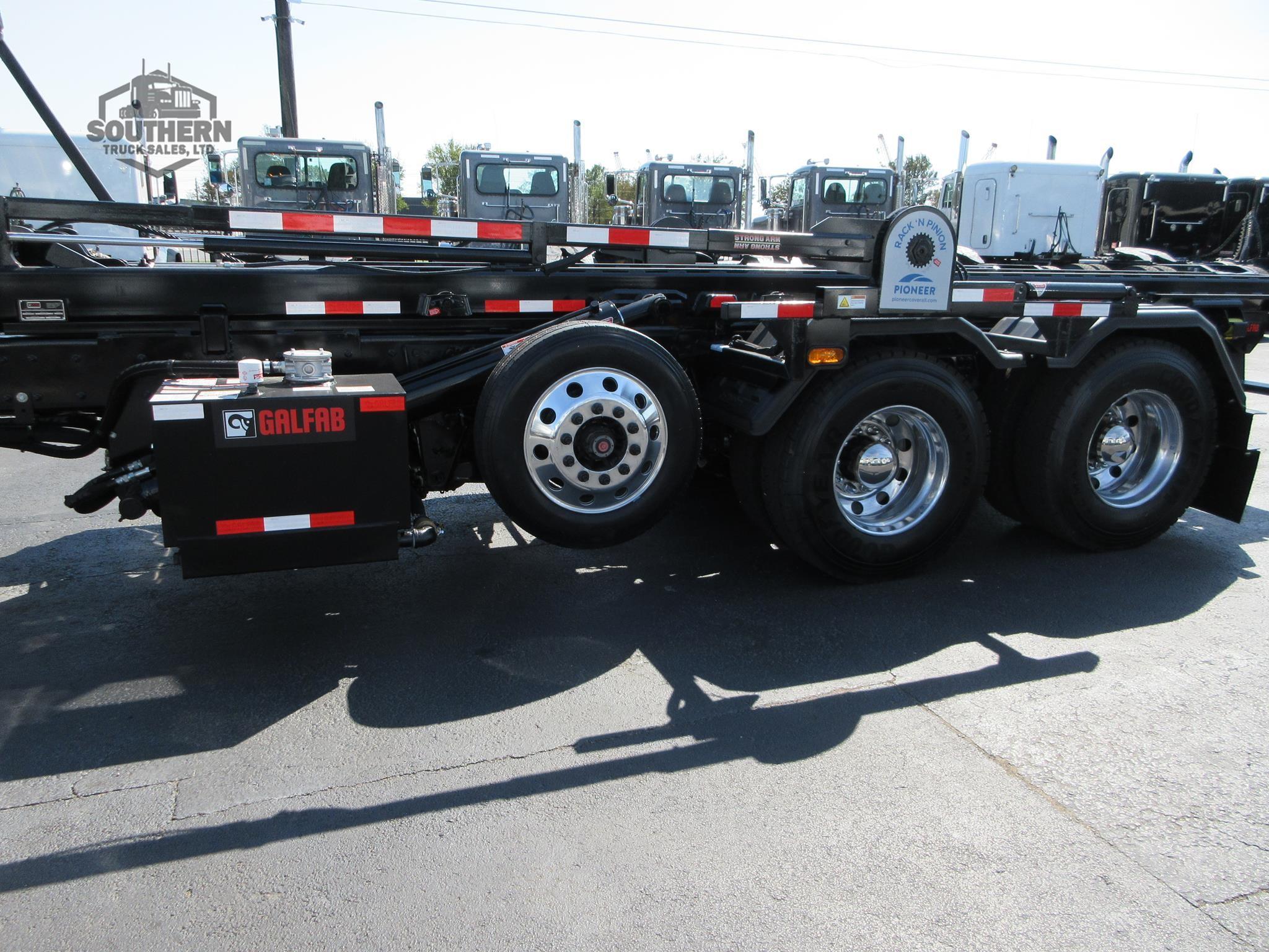 2025 KENWORTH T880
