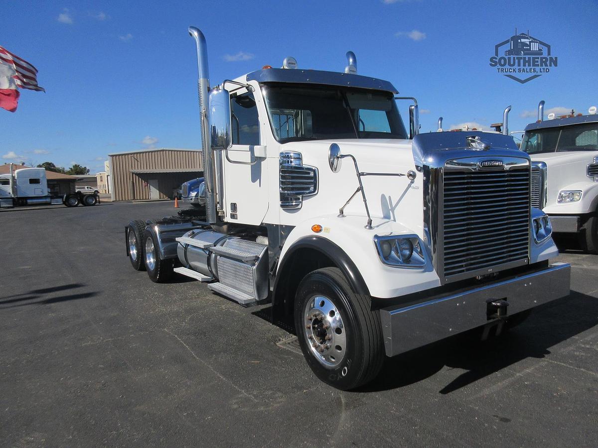 Used 2019 FREIGHTLINER 122SD