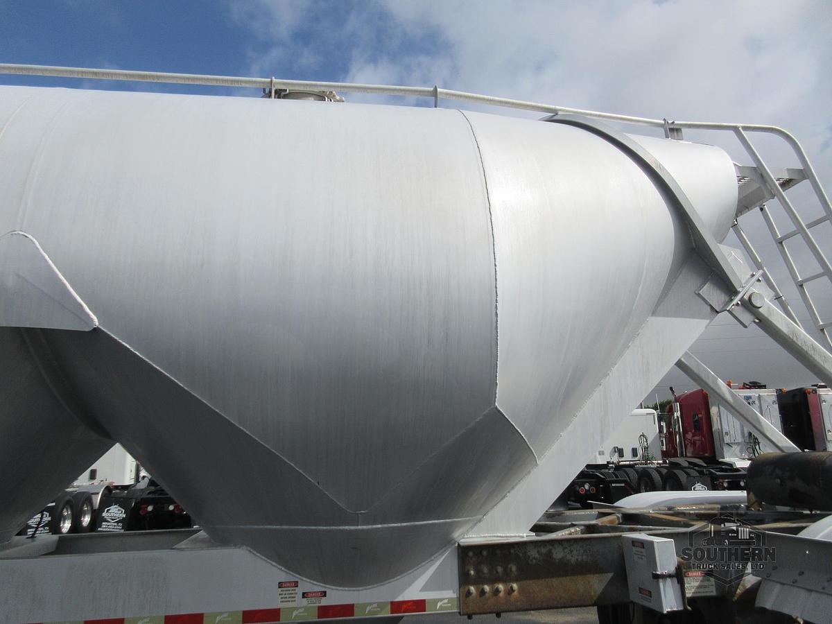 Used 2010 VANTAGE Tandem Axle