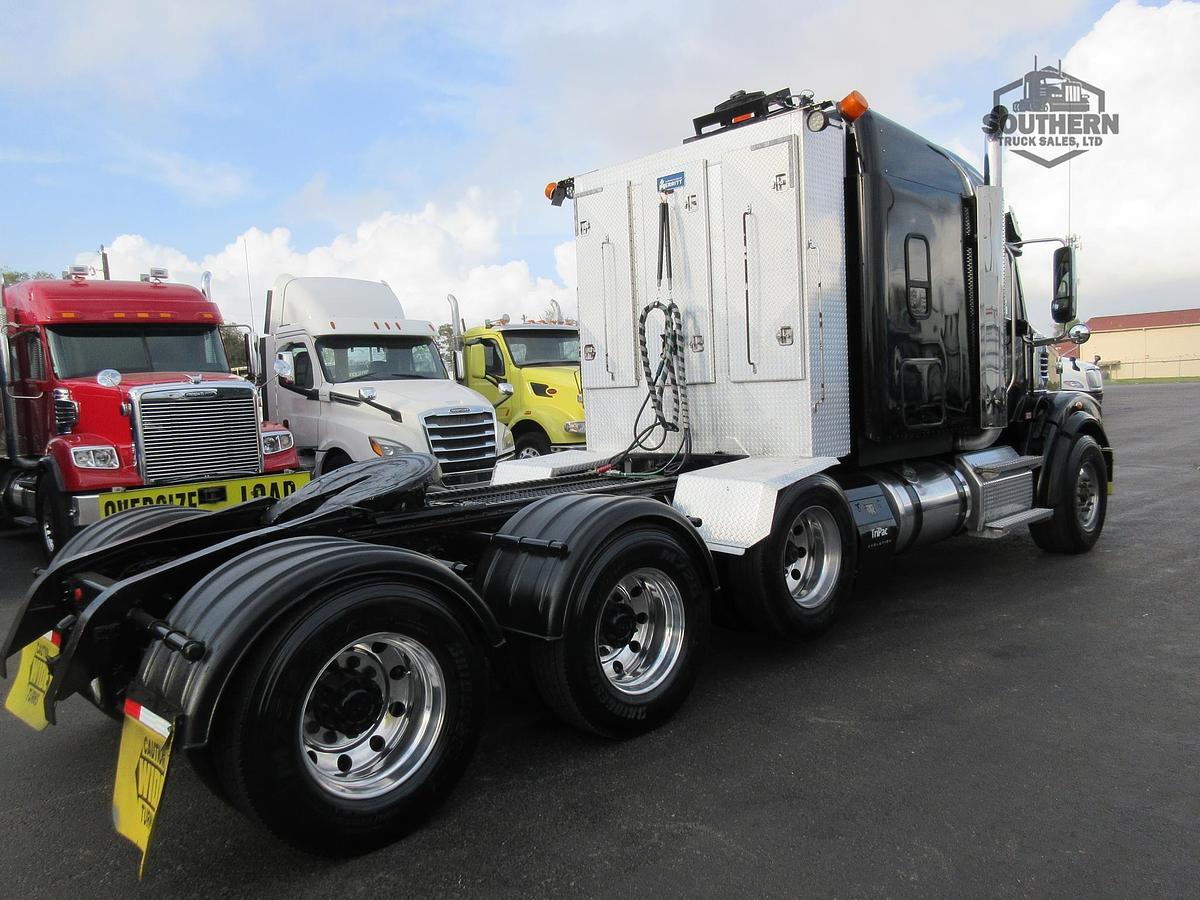 Used 2021 FREIGHTLINER CORONADO 122 SD