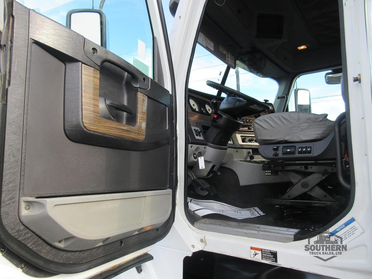 Used 2019 FREIGHTLINER 122SD