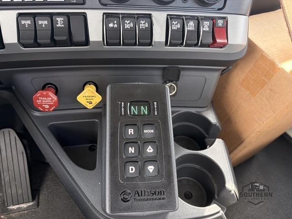 Used 2025 KENWORTH T880