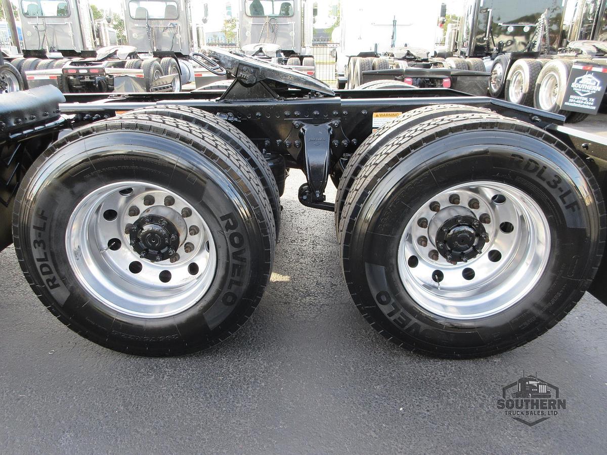 Used 2019 FREIGHTLINER CASCADIA 126