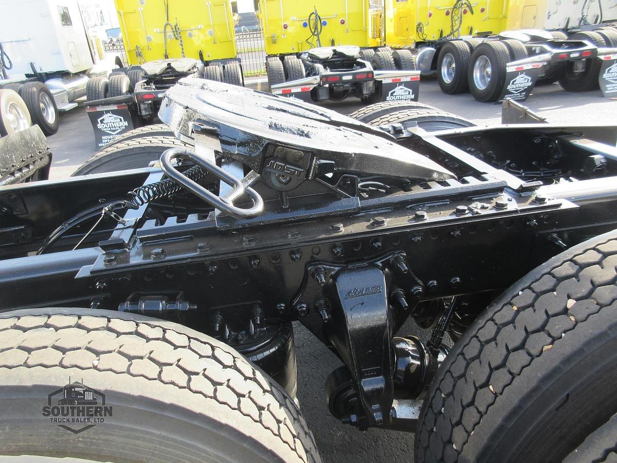 Used 2019 FREIGHTLINER 122SD