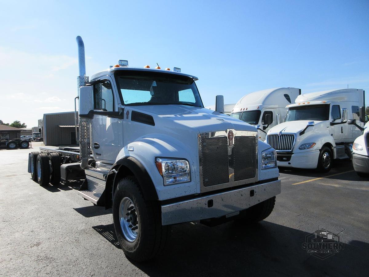 2025 KENWORTH T880