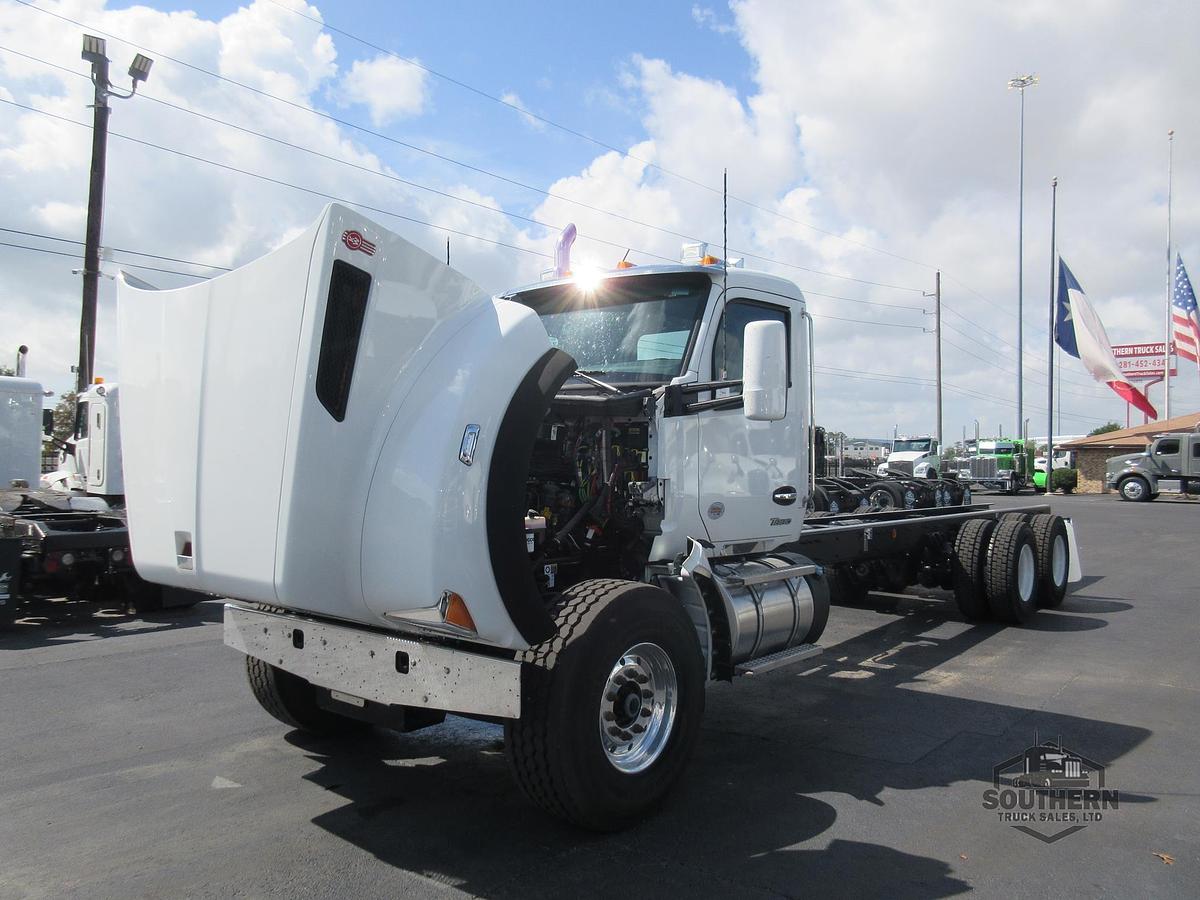 Used 2025 KENWORTH T880