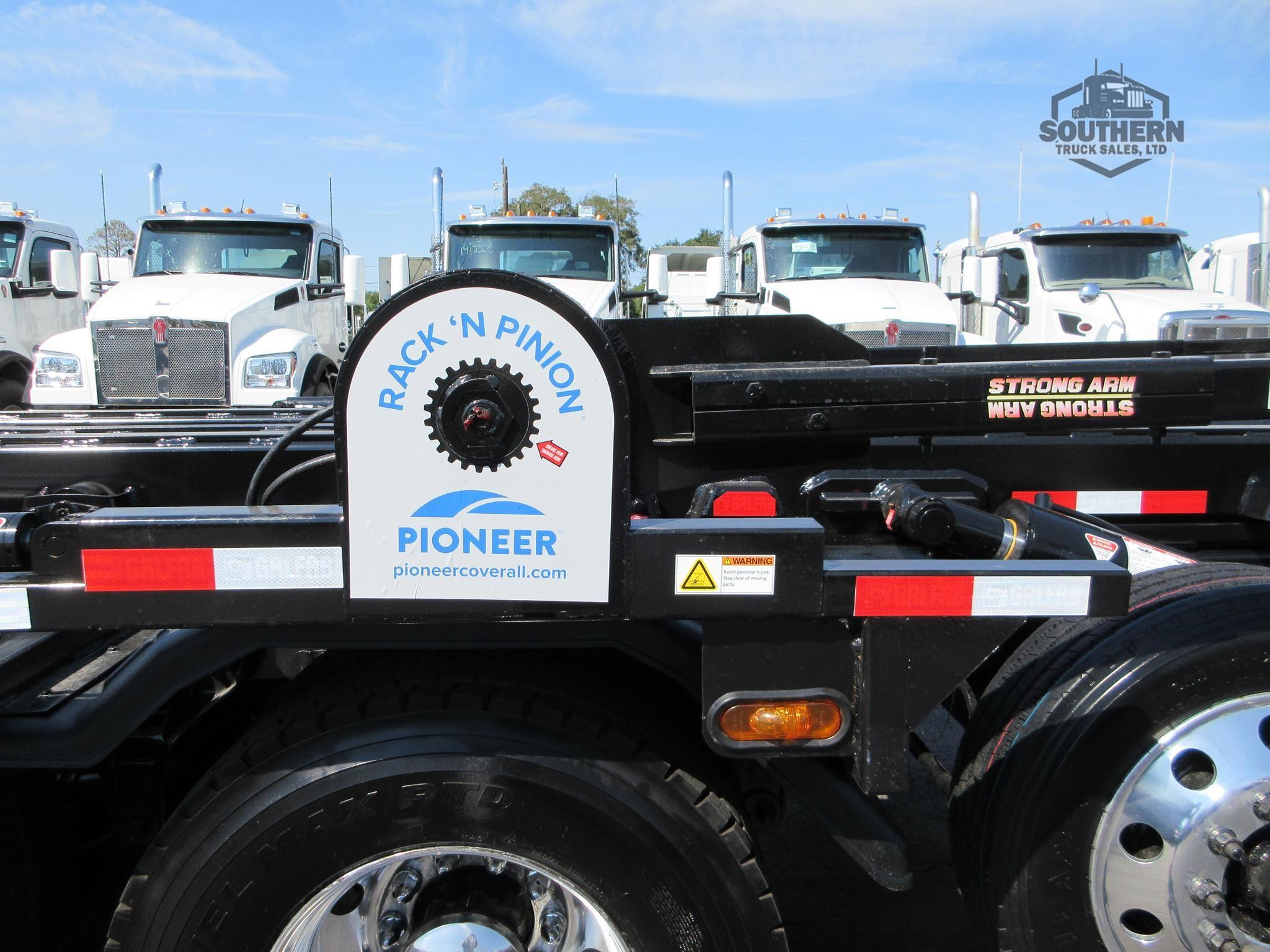 2025 KENWORTH T880