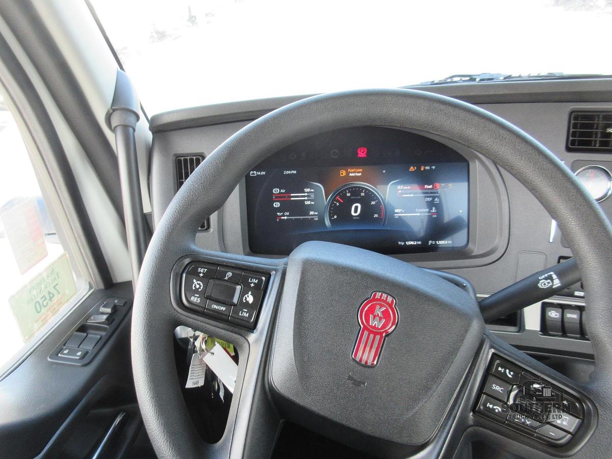 2025 KENWORTH T880