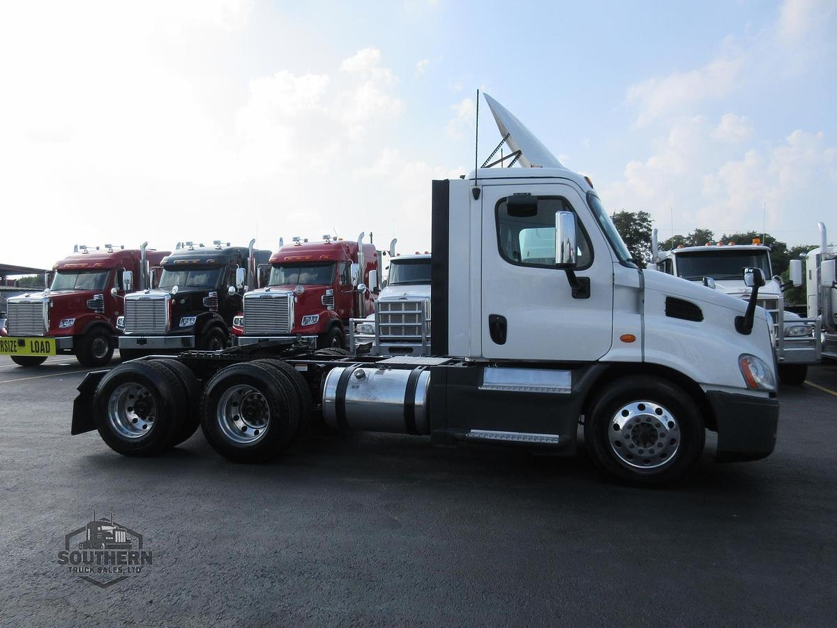 Used 2019 FREIGHTLINER CASCADIA 113