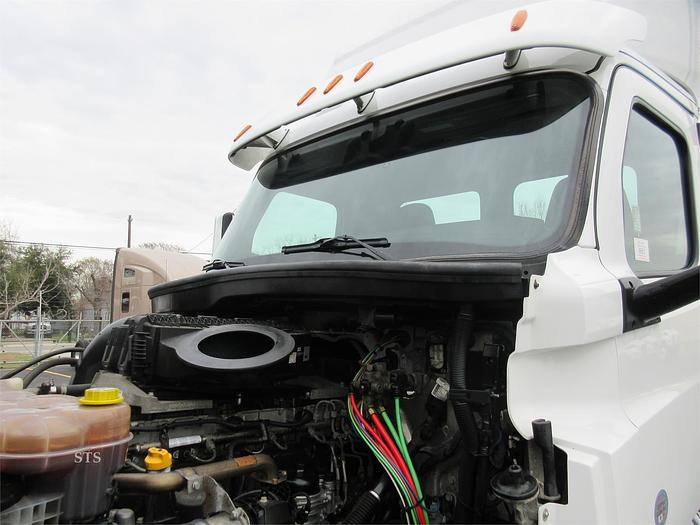 Used 2019 FREIGHTLINER CASCADIA 126