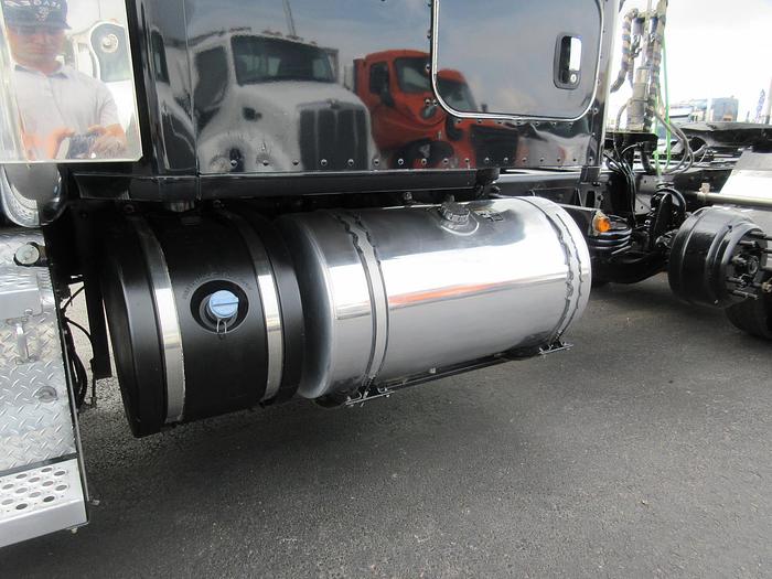 Used 2021 KENWORTH T880