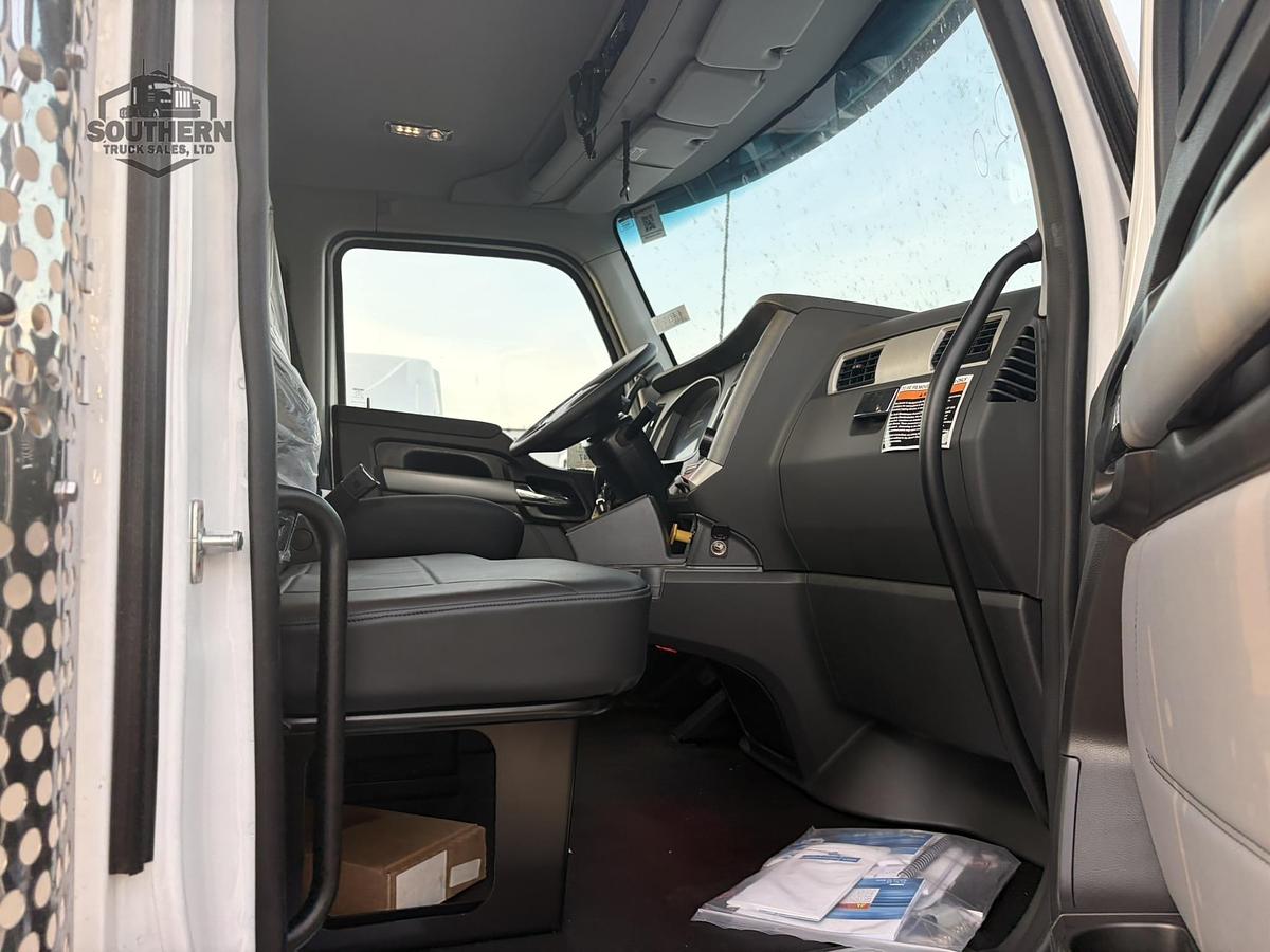 2025 KENWORTH T880