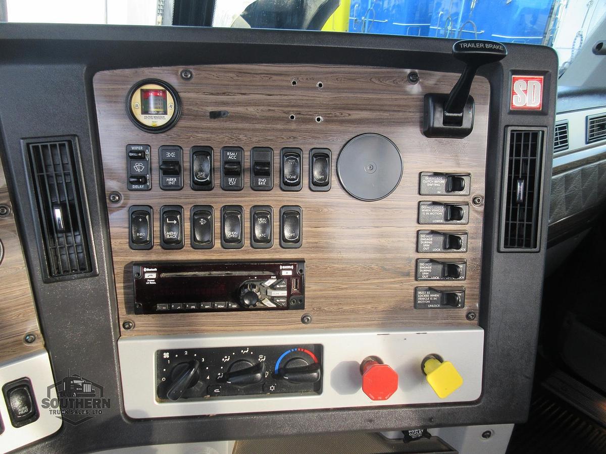 Used 2019 FREIGHTLINER 122SD