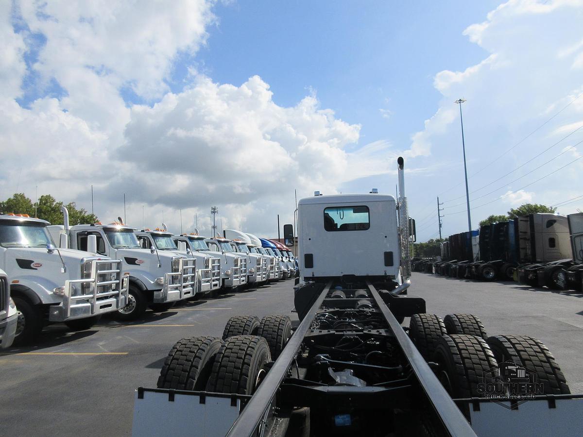 2025 KENWORTH T880