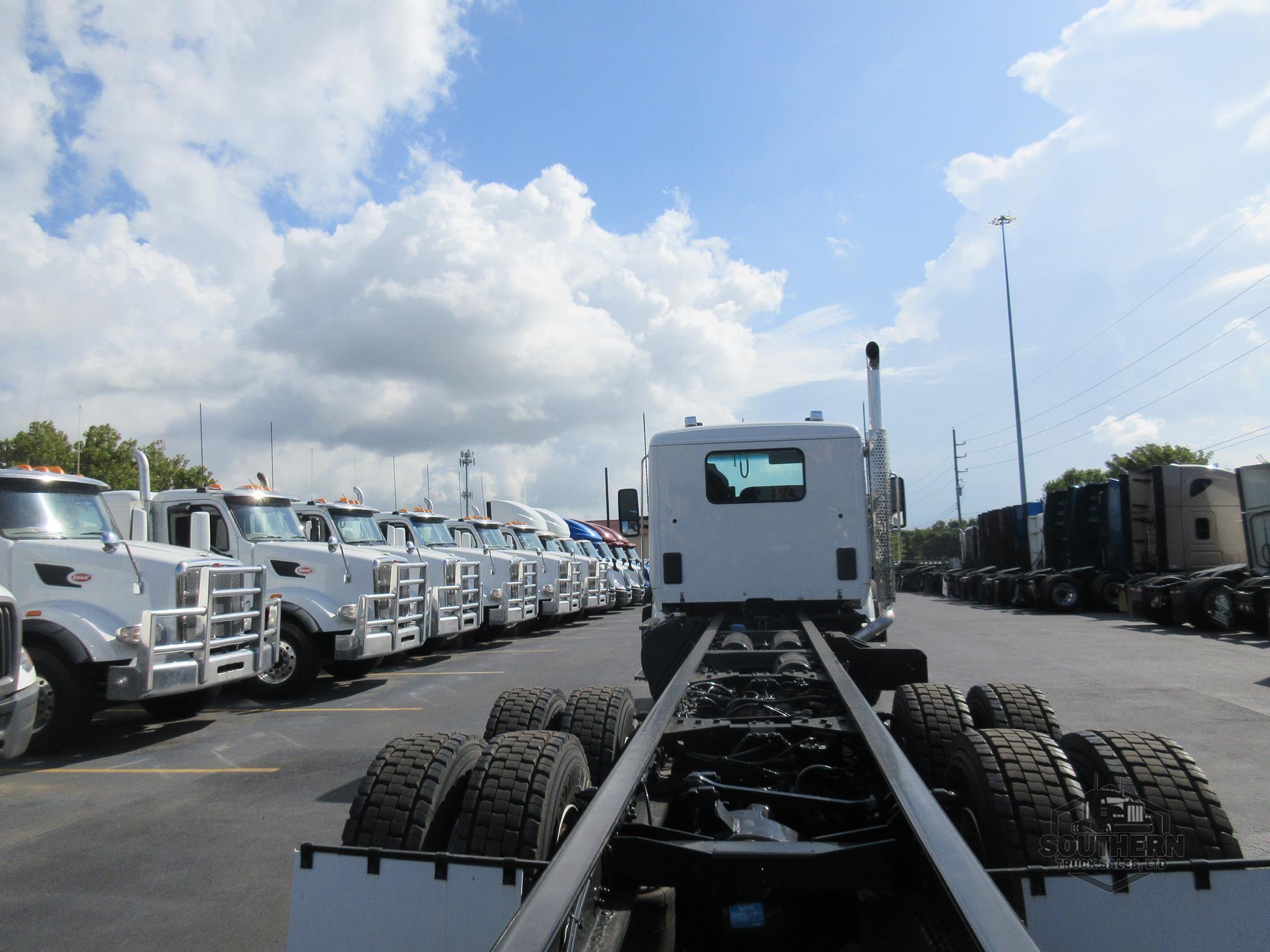 2025 KENWORTH T880