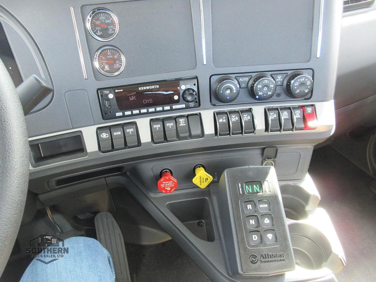 2025 KENWORTH T880