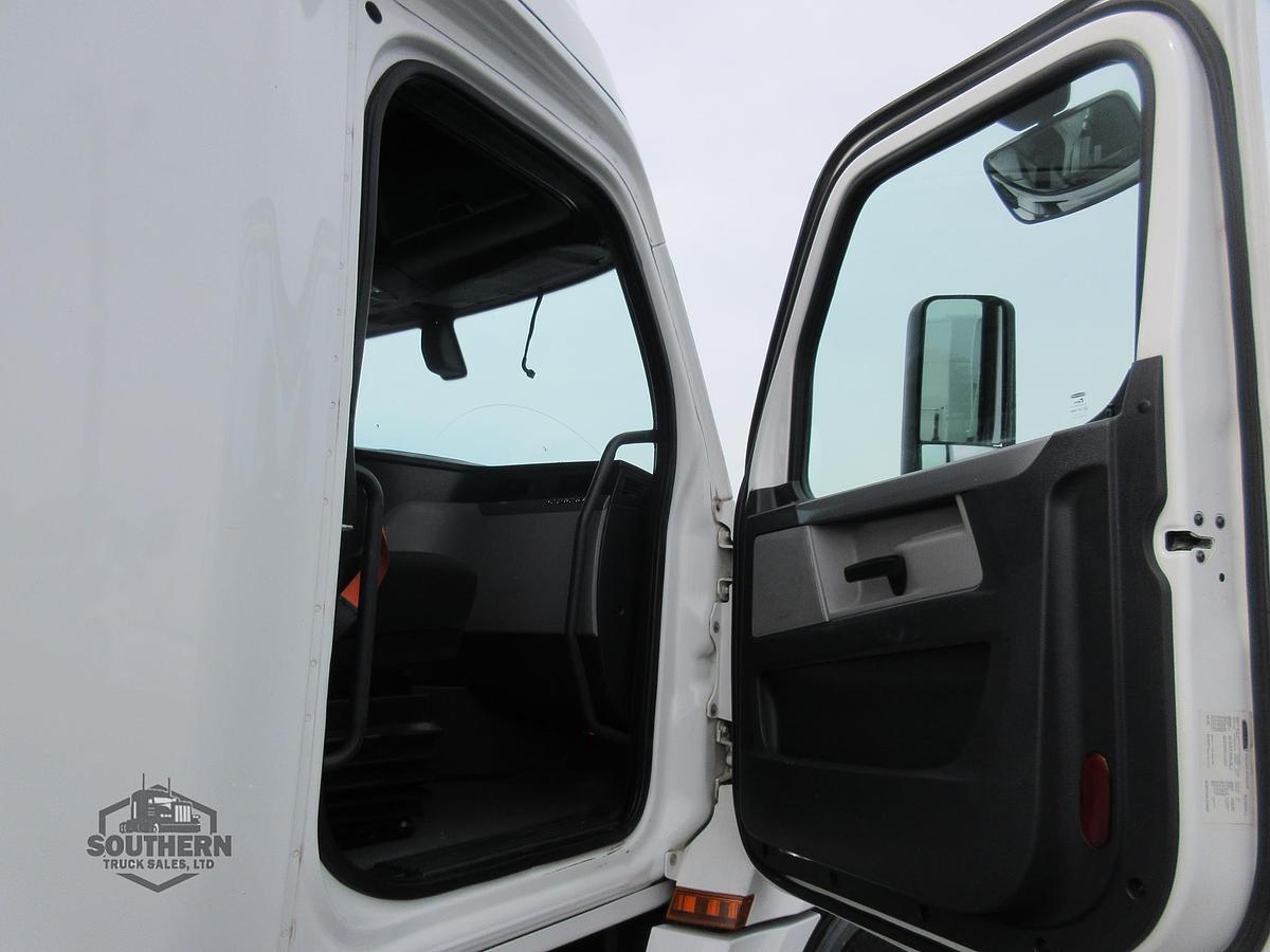 Used 2019 FREIGHTLINER CASCADIA 126
