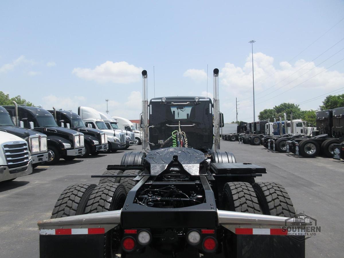 Used 2025 PETERBILT 567