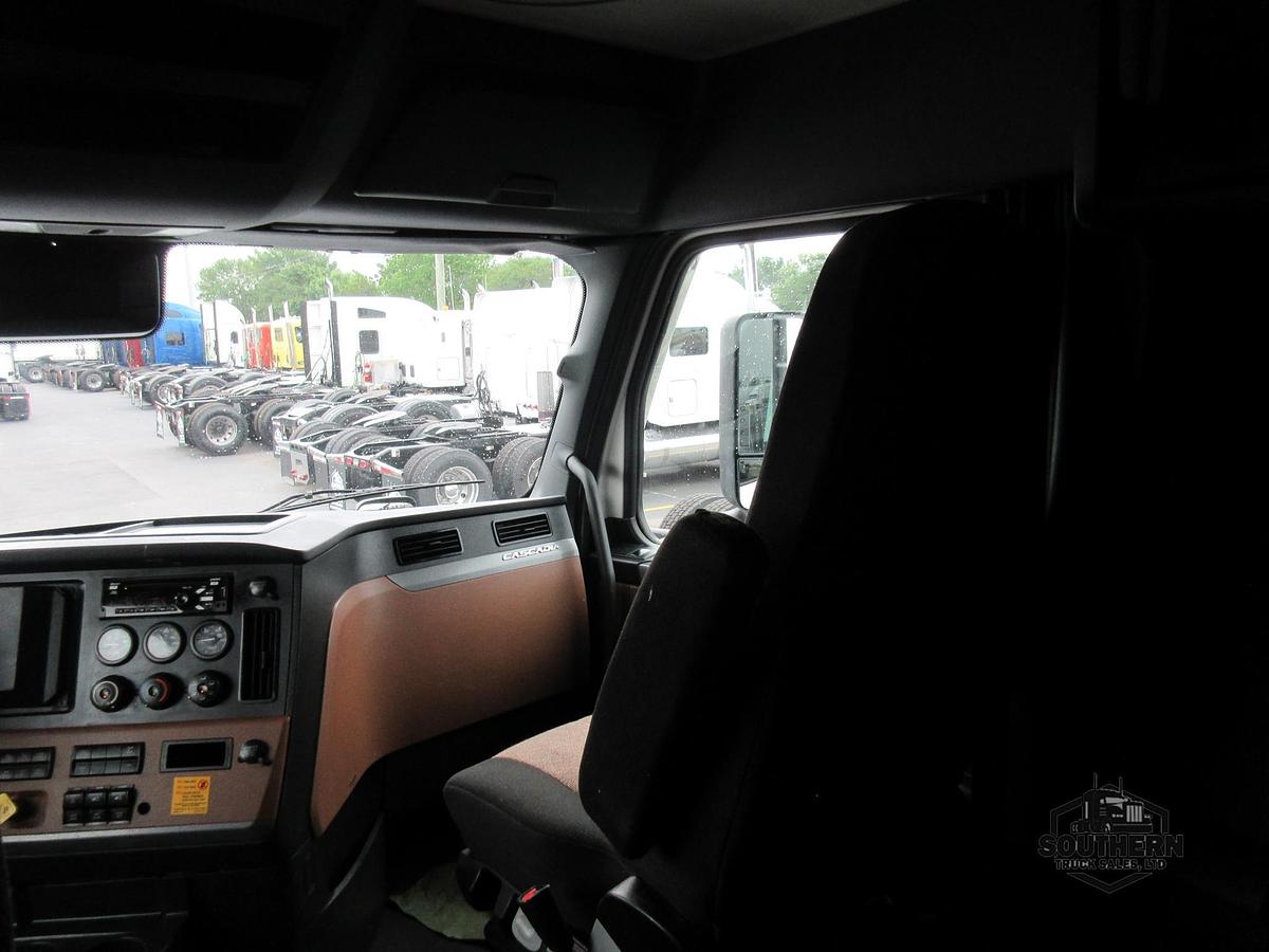 Used 2020 FREIGHTLINER CASCADIA 126