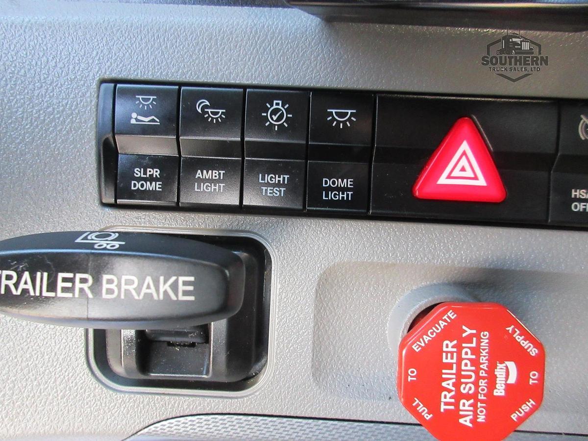 Used 2022 FREIGHTLINER CASCADIA 126