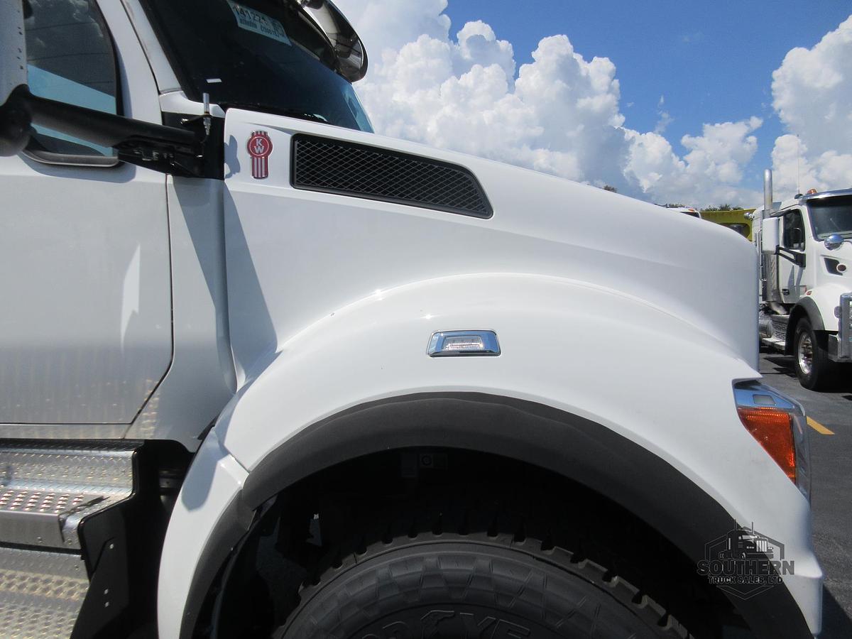 2025 KENWORTH T880