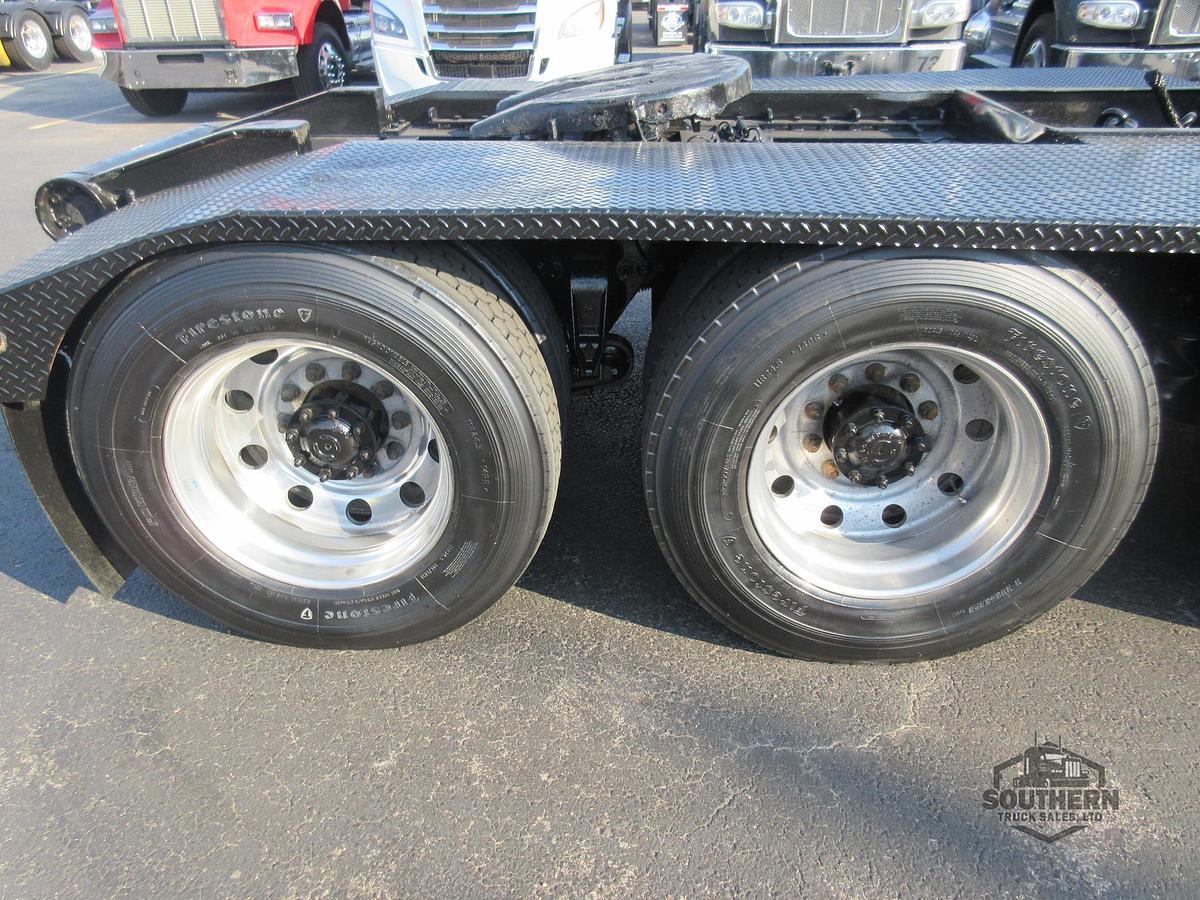 Used 2018 FREIGHTLINER 122SD