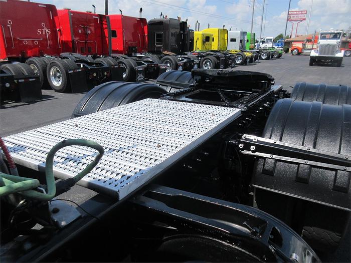 Used 2015 PETERBILT 389