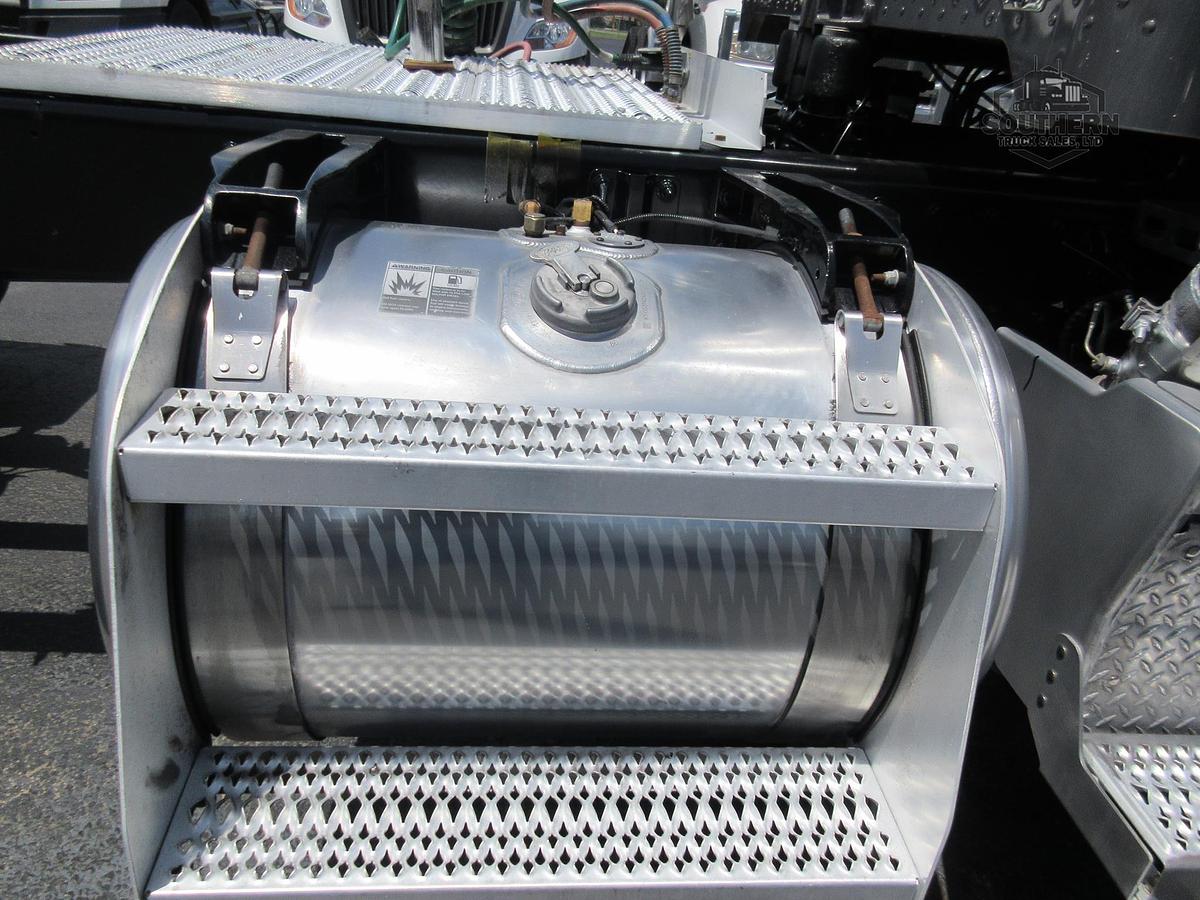 Used 2022 PETERBILT 389
