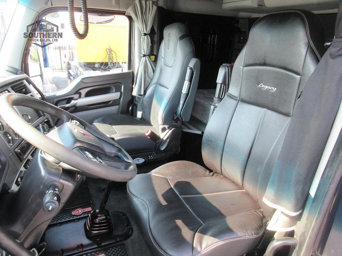 Used 2023 KENWORTH T880