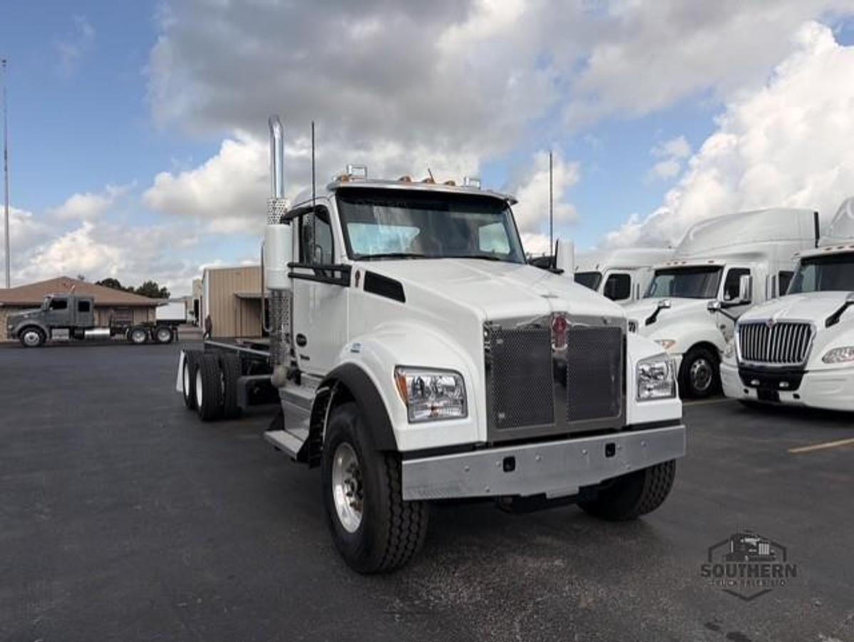 Used 2025 KENWORTH T880