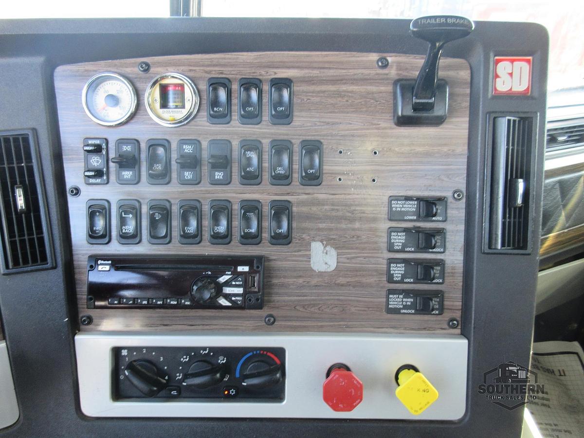 Used 2019 FREIGHTLINER 122SD