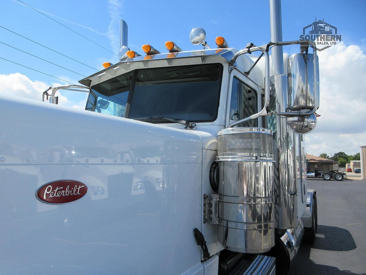 Used 2016 PETERBILT 389