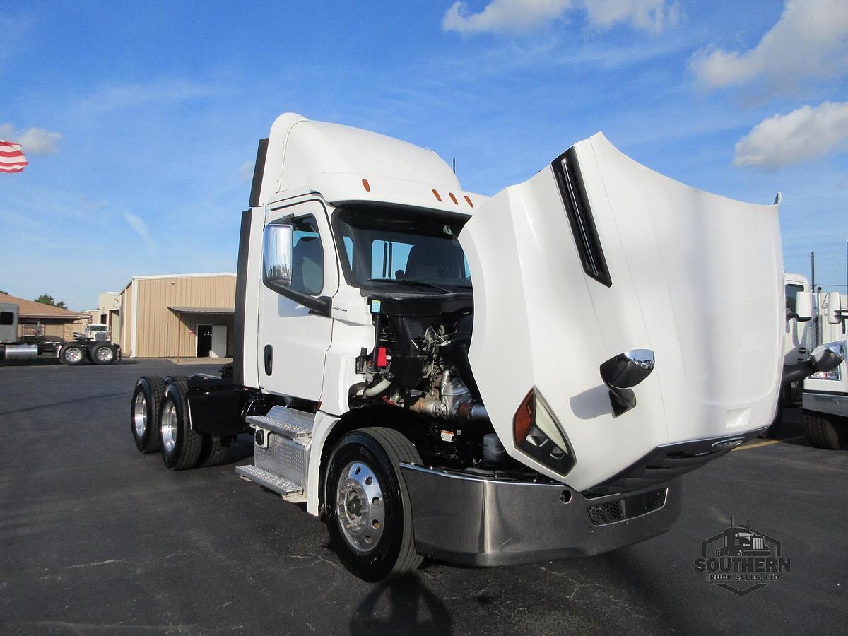 Used 2019 FREIGHTLINER CASCADIA 126