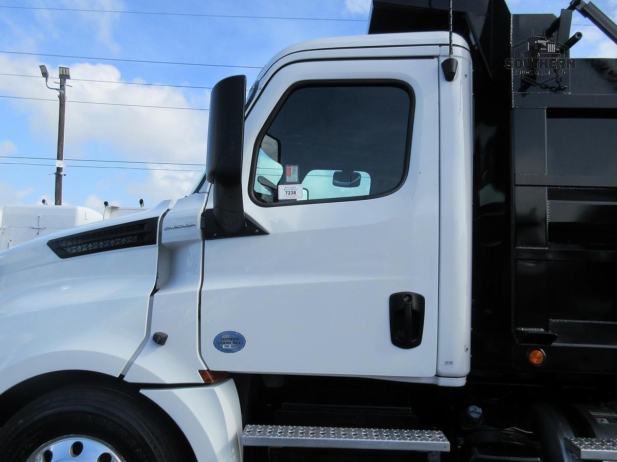 Used 2019 FREIGHTLINER CASCADIA 126