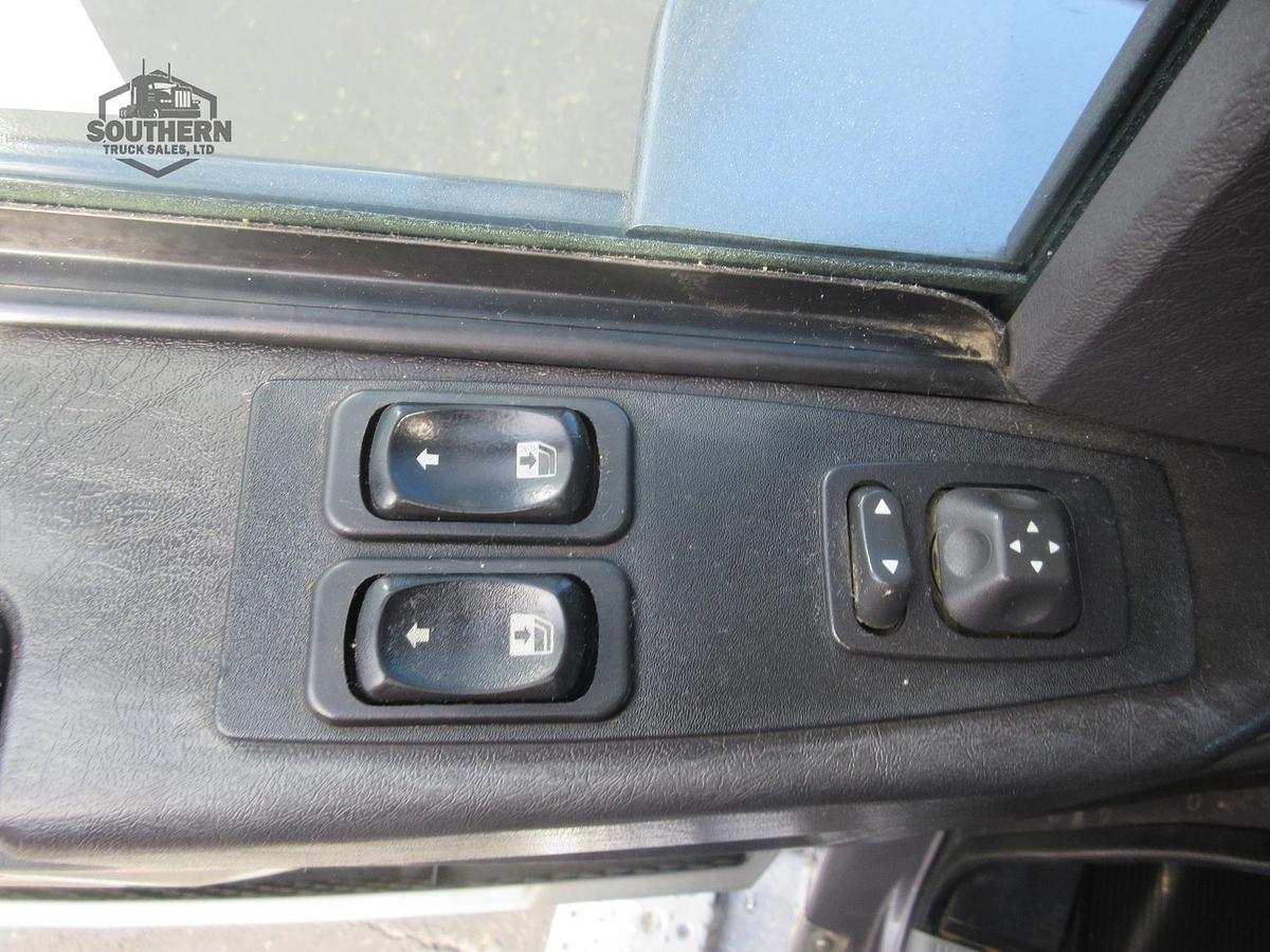 Used 2020 FREIGHTLINER 122SD