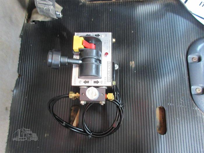 Used 2015 PETERBILT 365