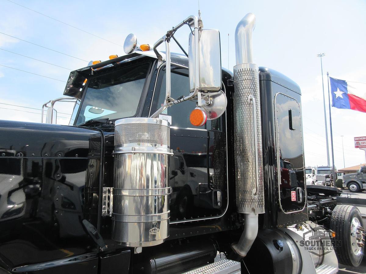 Used 2024 PETERBILT 389