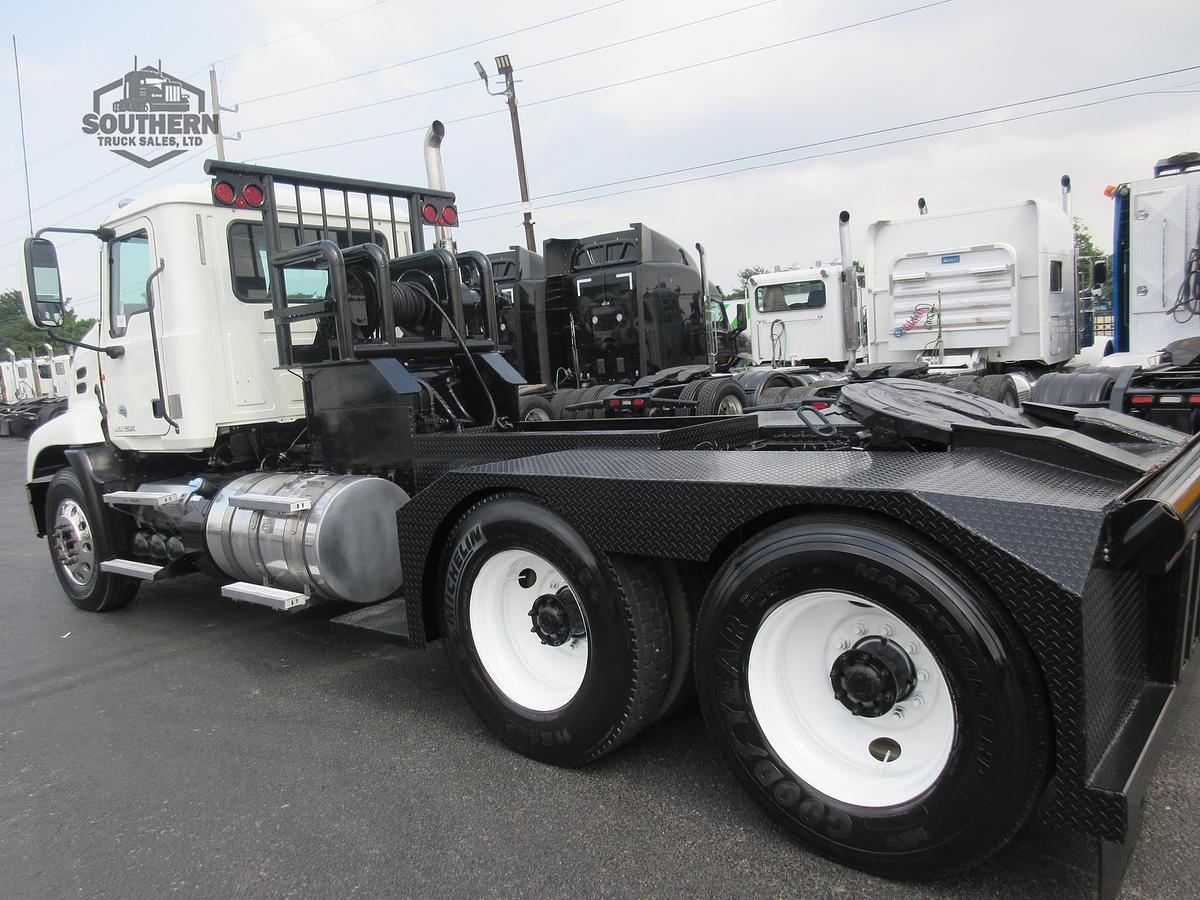 Used 2014 MACK PINNACLE CXU613