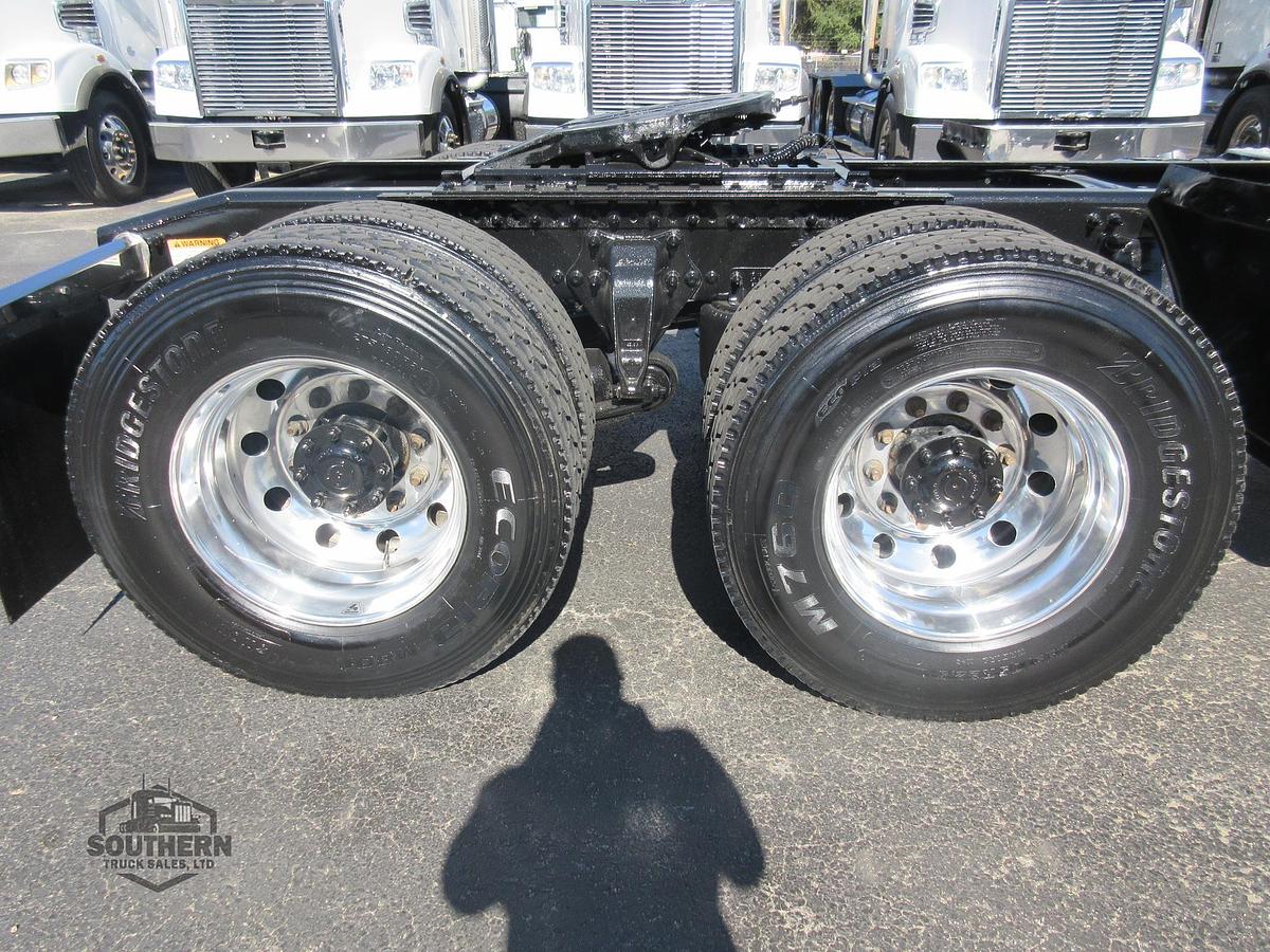 Used 2019 FREIGHTLINER 122SD