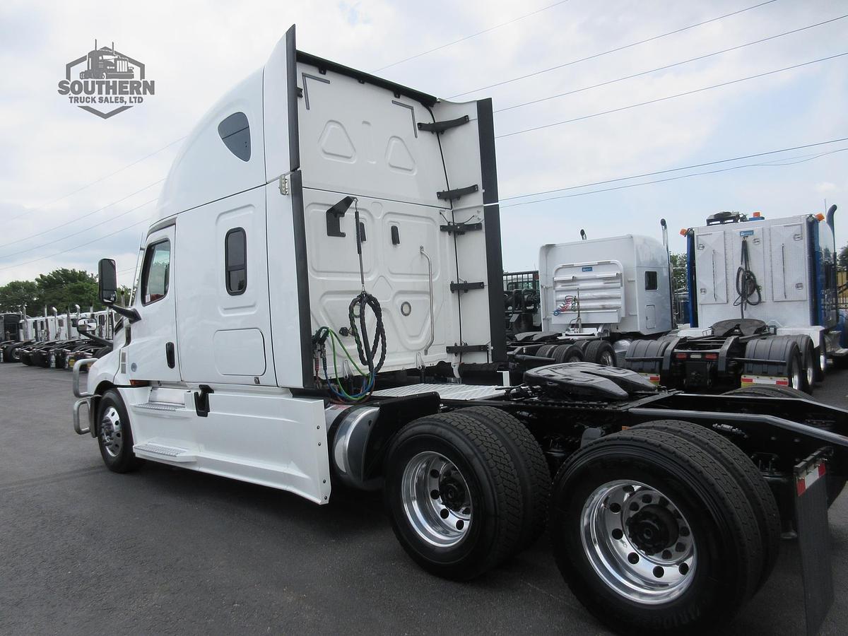 Used 2020 FREIGHTLINER CASCADIA 126