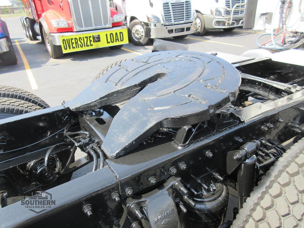 Used 2019 FREIGHTLINER CASCADIA 126