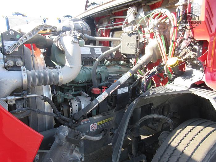 Used 2020 VOLVO VNR64T300