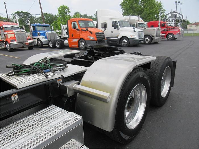 Used 2016 PETERBILT 389