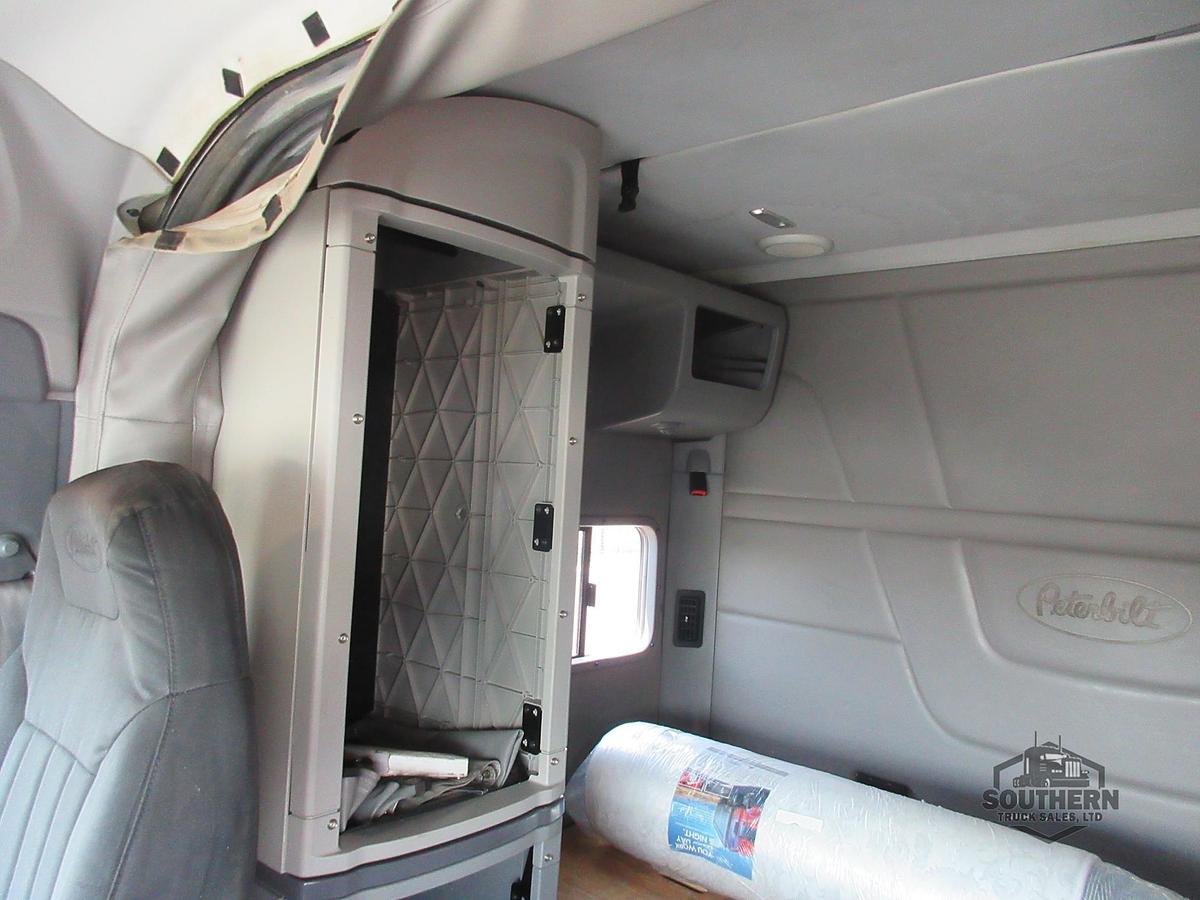 Used 2015 PETERBILT 567