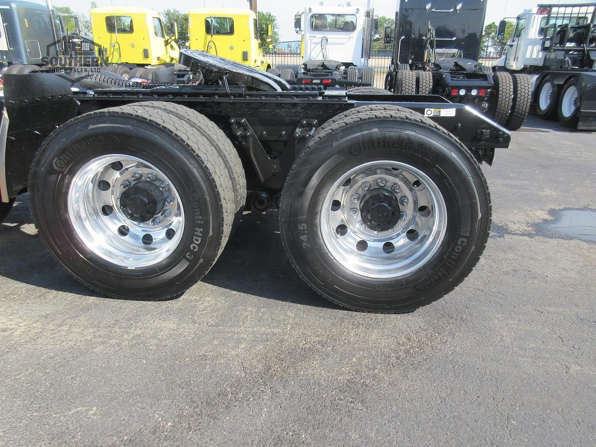 Used 2023 KENWORTH T880