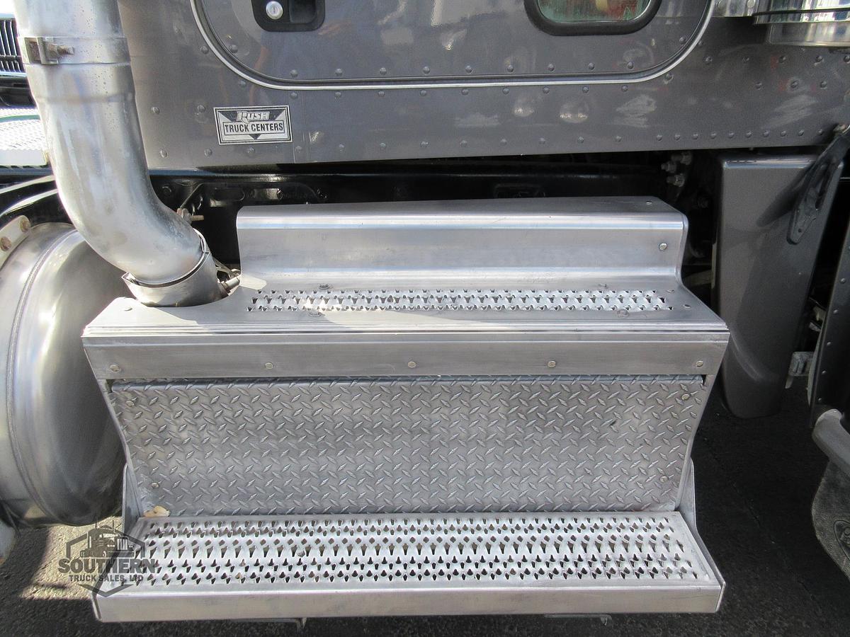 Used 2022 PETERBILT 389